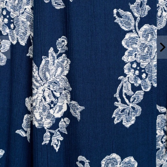 ✨ NWT Lulu’s Heart of Marigold Navy Blue Floral Print Wrap Maxi Dress - Picture 4 of 4